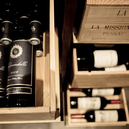 Lagersystem für Weinkisten mit jeweils 12 Flaschen