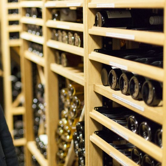 Modulares Massiv-Eichenmöbel für individuelle Weinkeller - Modulothèque