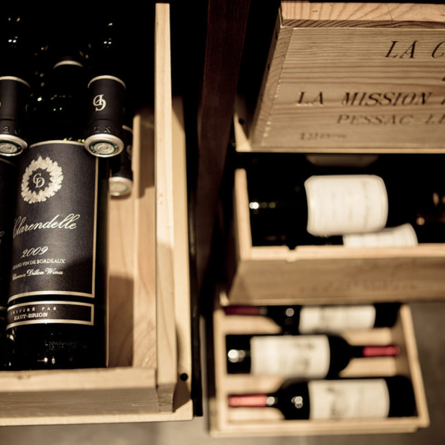 EuroCave ausziehbares Weinkistenregal aus Holz und Stahl, 12 Flaschen.