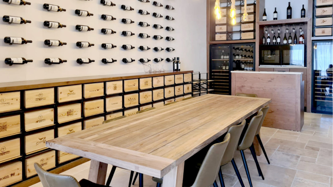 Lagerung im Weinkeller – Weinregalmodule zum Zusammenbauen zur Lagerung von 2 Kisten Wein. Designermöbel.