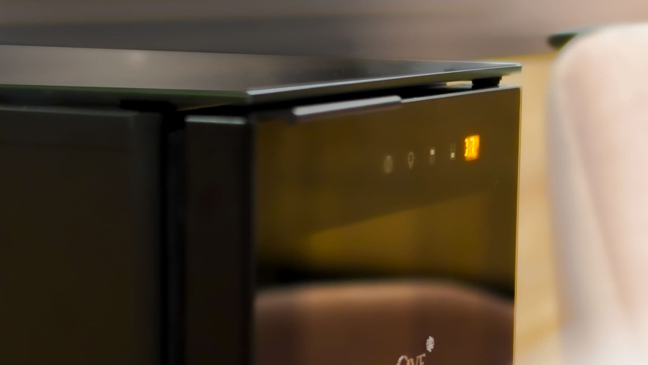 Wo finde ich die Seriennummer meines EuroCave-Produkts? (Weinschrank, Klimaanlage, Weinkonservierungsmaschine und Weinspender)