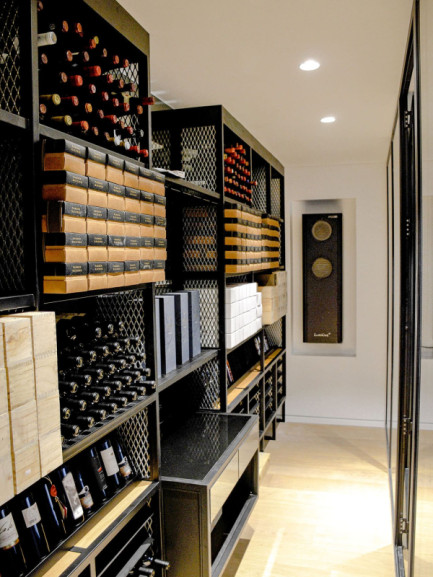 Weinkeller-Klimaanlage zur Wiederherstellung optimaler Lagerbedingungen in einem Weinzimmer – Inoa EuroCave