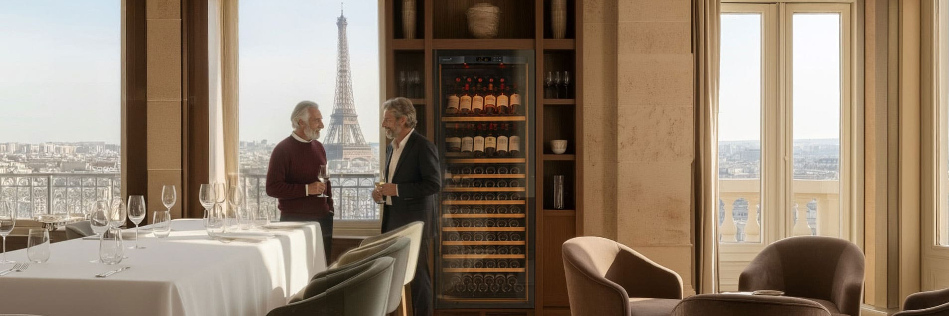 Einbau Weinkühlschrank in einem Gourmetrestaurant mit Blick auf den Eiffelturm