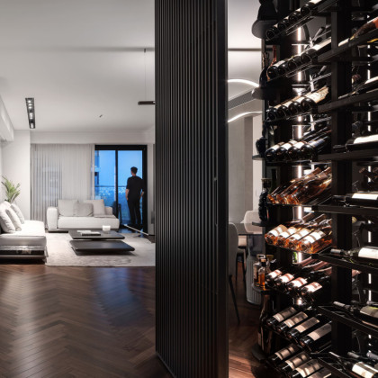 Weinregal aus schwarzem Metall für eine minimalistische und elegante Weinraum-Gestaltung.