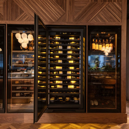 Luxuriöse Weinpräsentation im Restaurant Fazenda, UK, mit EuroCave Profi-Lösungen.