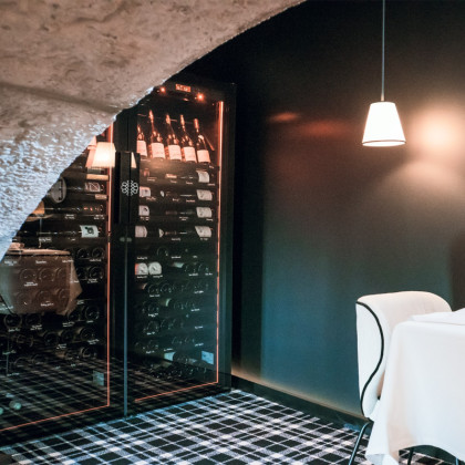 eurocave-design-restaurant-petit-hotel-confidentiel-chambery-france-mur-cave-a-vin-revelation-1.jpeg